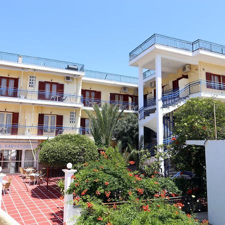 Hotel Karyatides Agia Marina  Luaran gambar