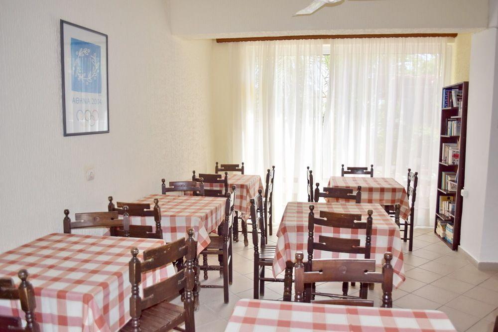 Hotel Karyatides Agia Marina  Luaran gambar