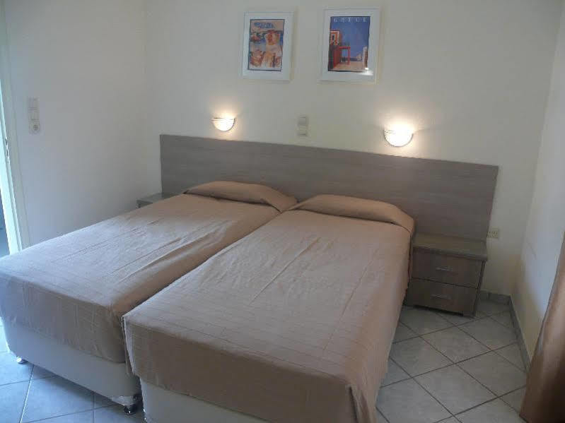 Hotel Karyatides Agia Marina  Luaran gambar