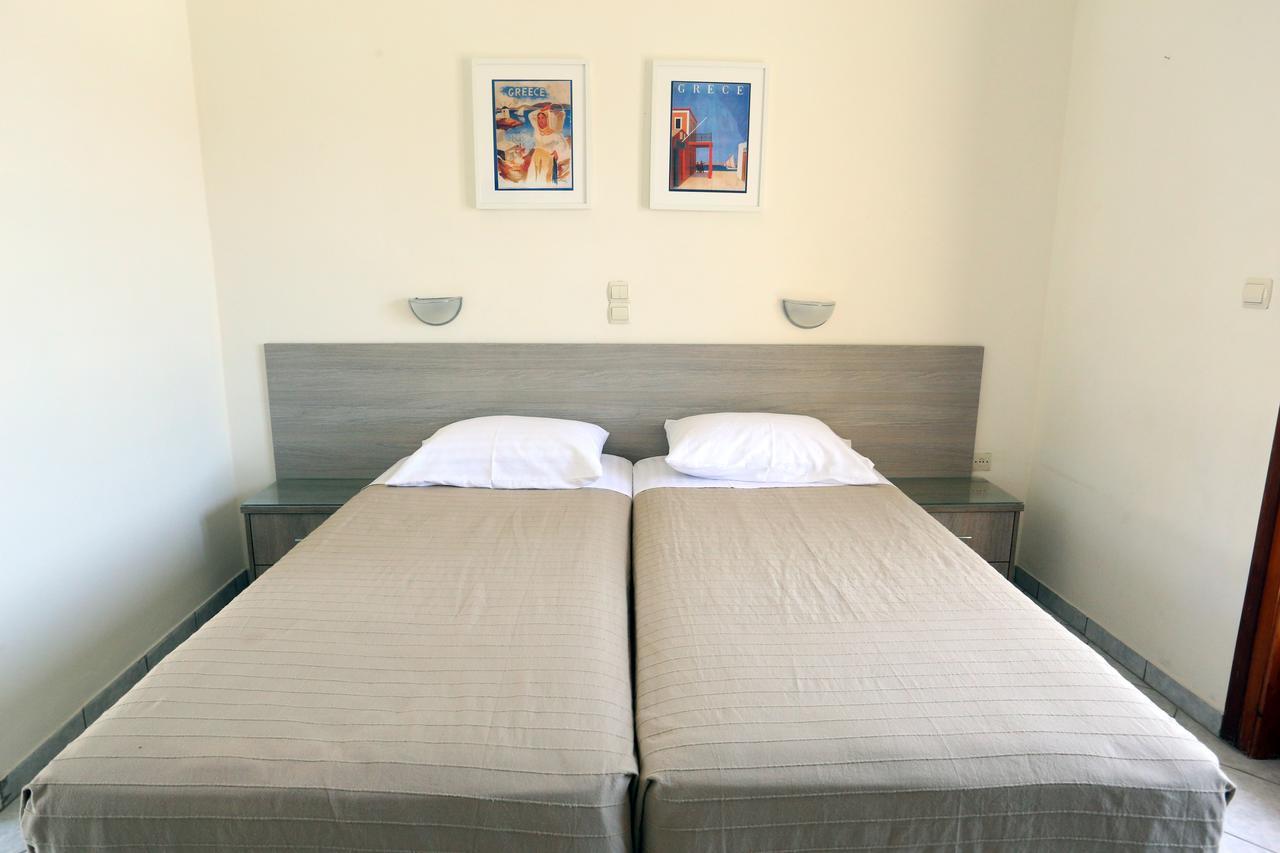 Hotel Karyatides Agia Marina  Luaran gambar
