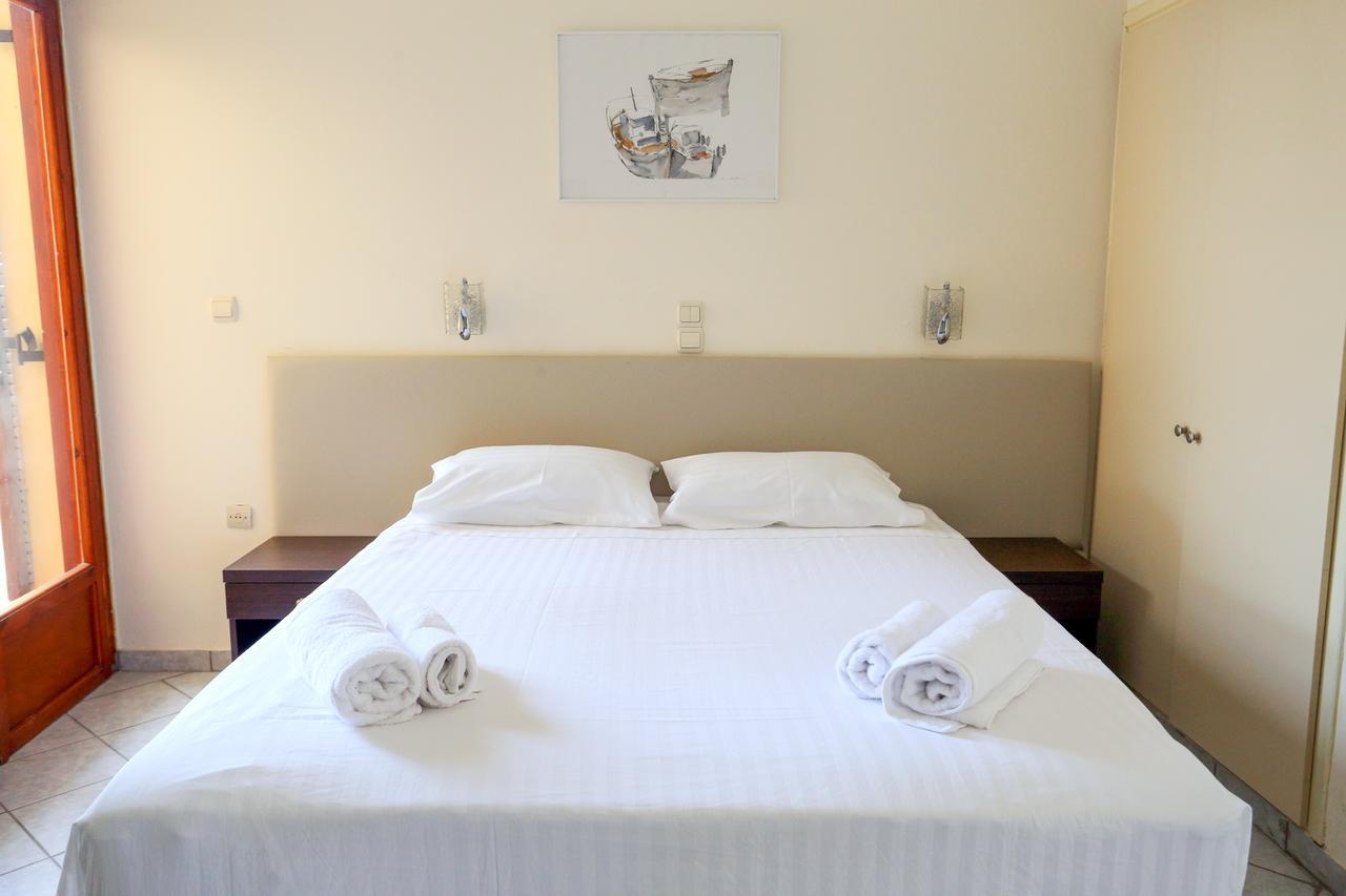 Hotel Karyatides Agia Marina  Luaran gambar