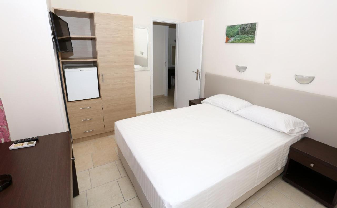 Hotel Karyatides Agia Marina  Luaran gambar