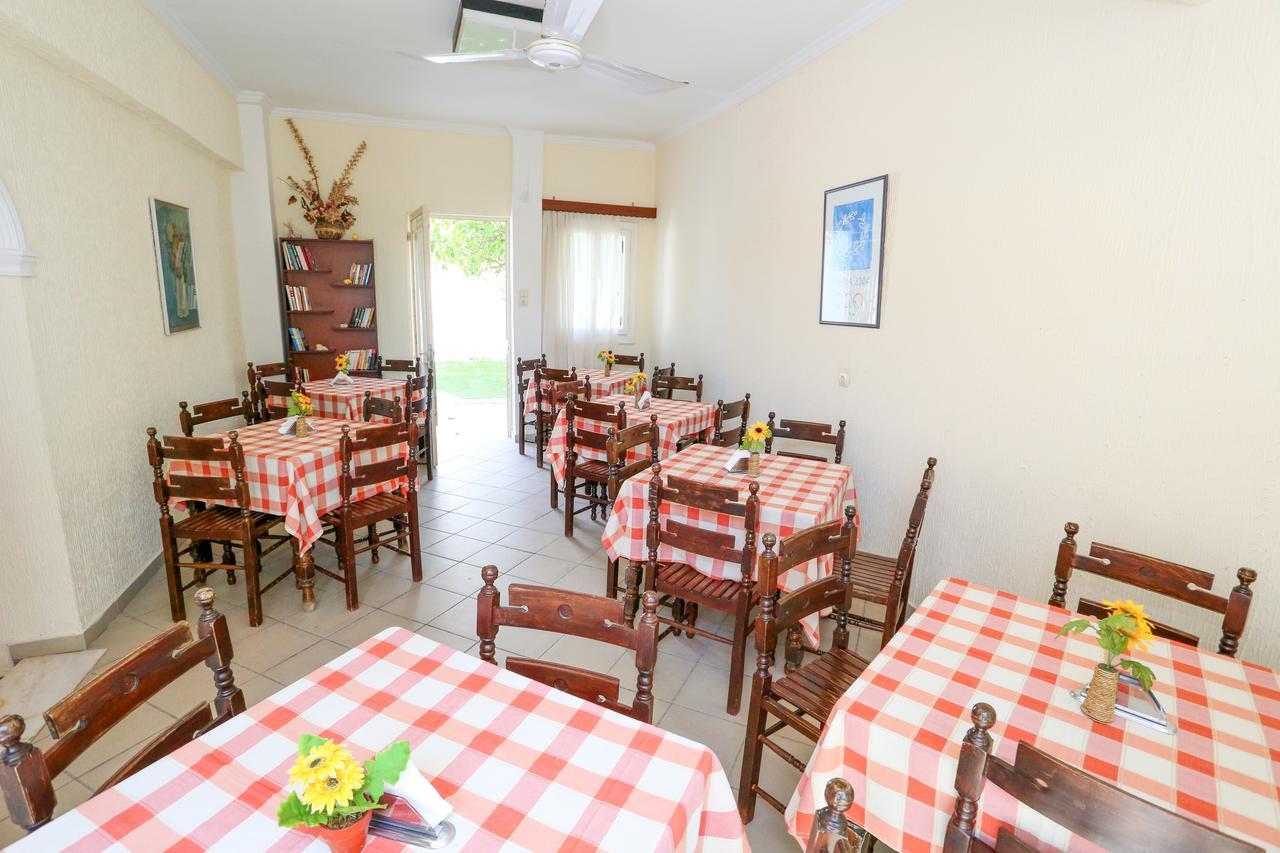 Hotel Karyatides Agia Marina  Luaran gambar