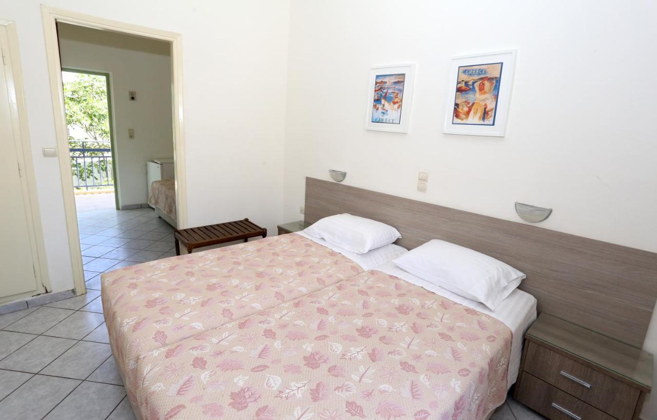 Hotel Karyatides Agia Marina  Luaran gambar