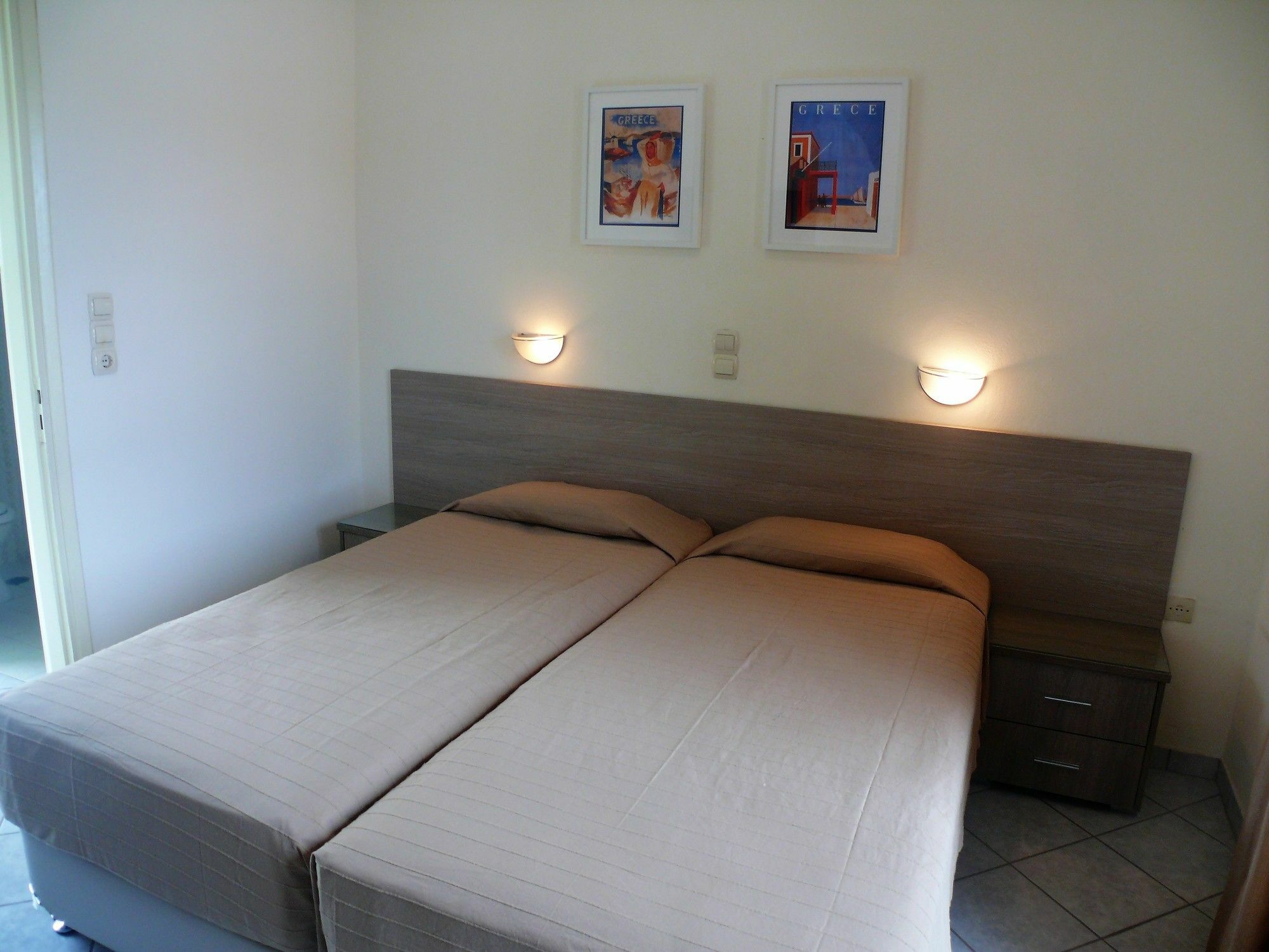 Hotel Karyatides Agia Marina  Luaran gambar