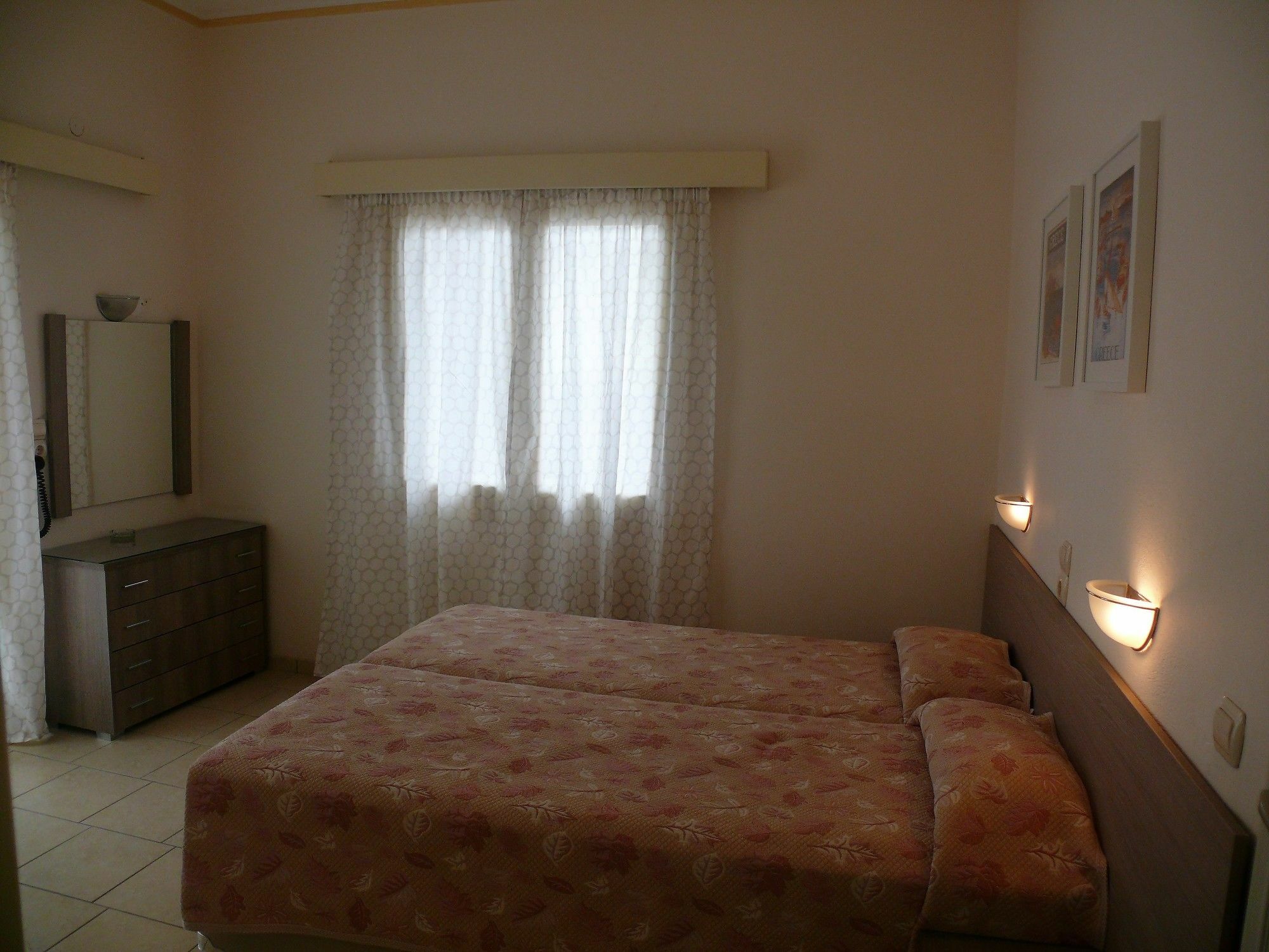 Hotel Karyatides Agia Marina  Luaran gambar