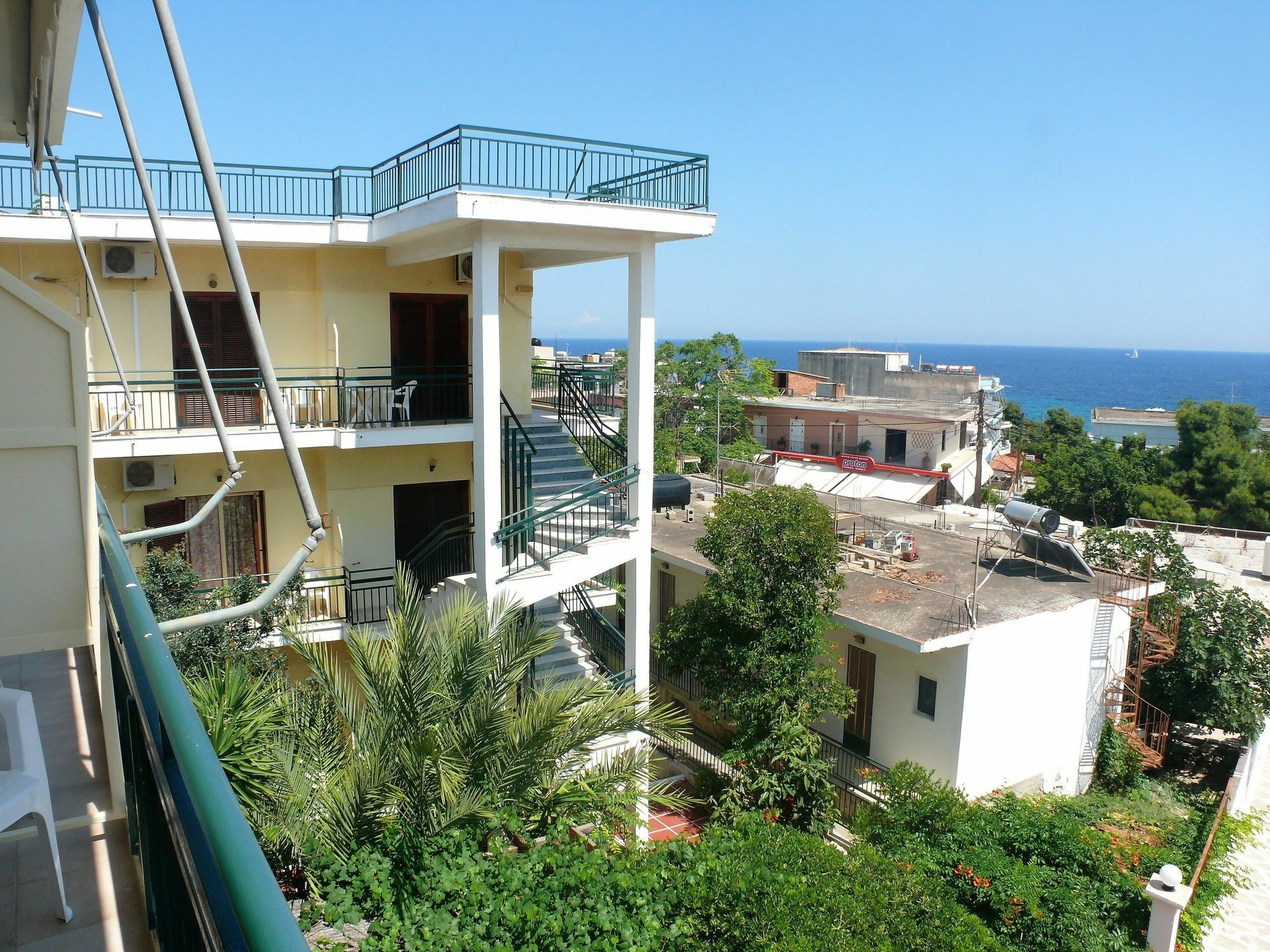 Hotel Karyatides Agia Marina  Luaran gambar