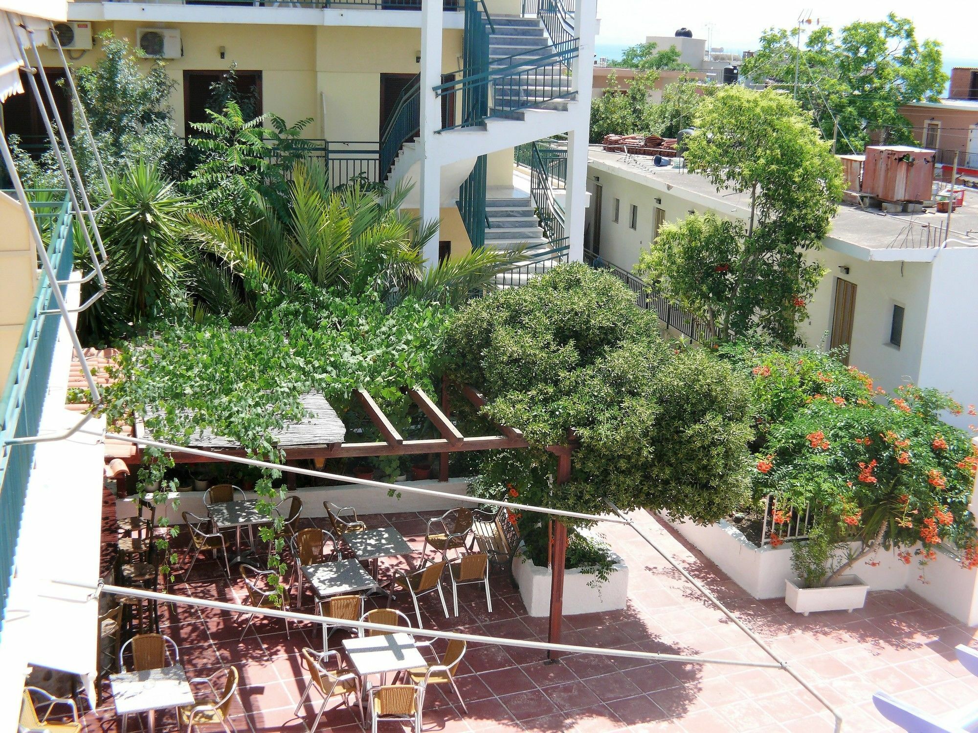 Hotel Karyatides Agia Marina  Luaran gambar