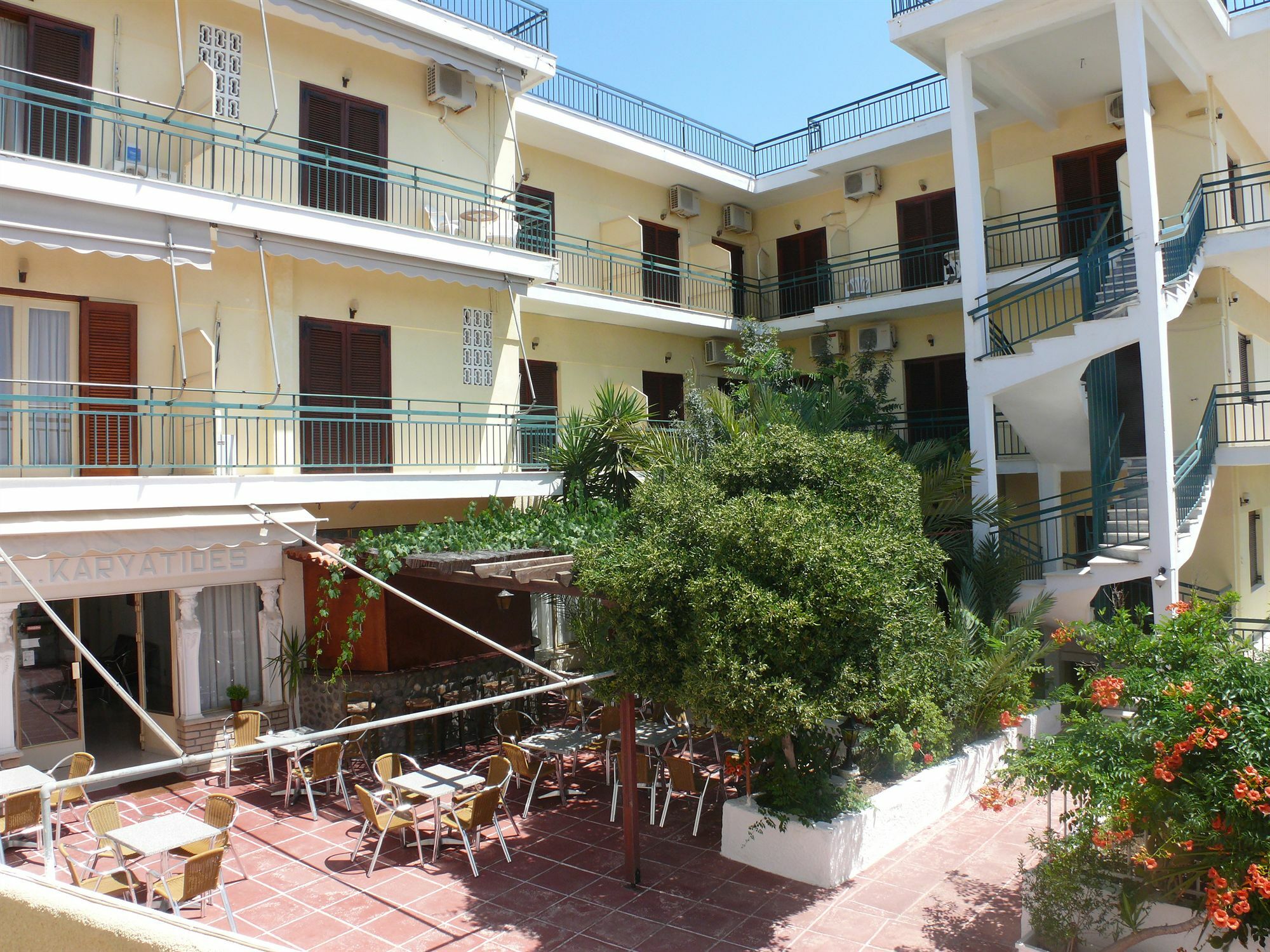 Hotel Karyatides Agia Marina  Luaran gambar